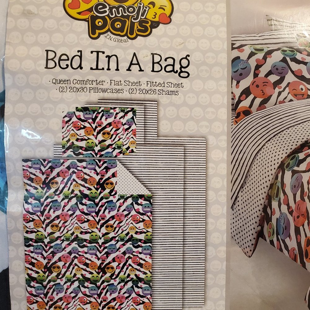 Emoji Pals Bed in a Bag - Queen Size Bedding